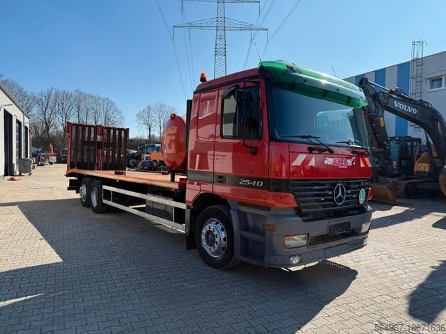 Abschleppwagen MERCEDES-BENZ 2540 Actros Baumaschinetransporter hydr. Rampe