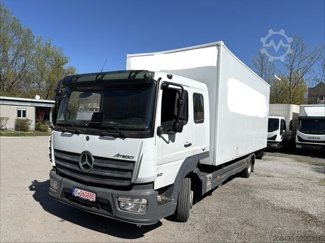 Transporter with box body, tail lift, standing height, bed Mercedes-Benz Atego 821 L , LBW ,FFH Bett