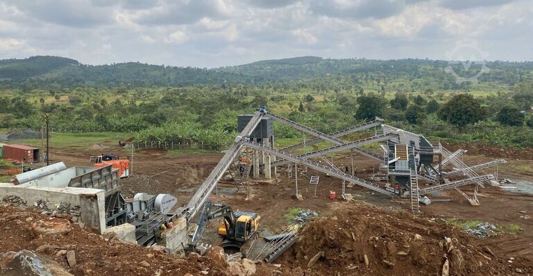 Brechanlage Polygonmach 350 tons per hour stationary crushing, screenin...