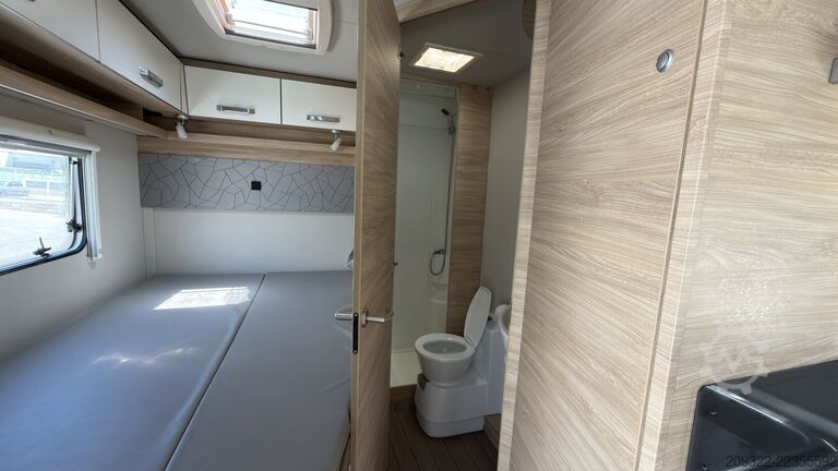 Teilintegriertes Wohnmobil Fiat Ducato Weinsberg Carasuite 2024 | Cambio automatico | 5 posti letto