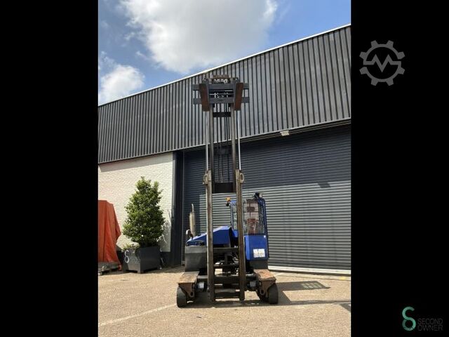 Side-loader forklift Combilift C4000
