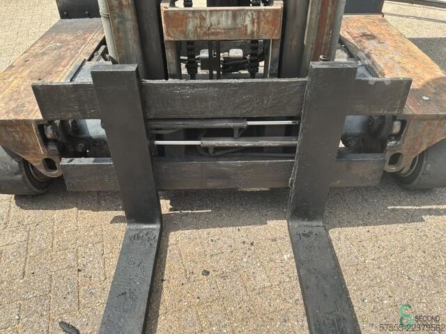 Side-loader forklift Combilift C4000