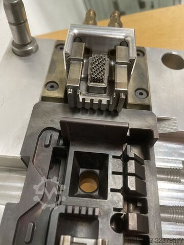 Hybrid additive machining center Matsuura LUMEX Avance-25
