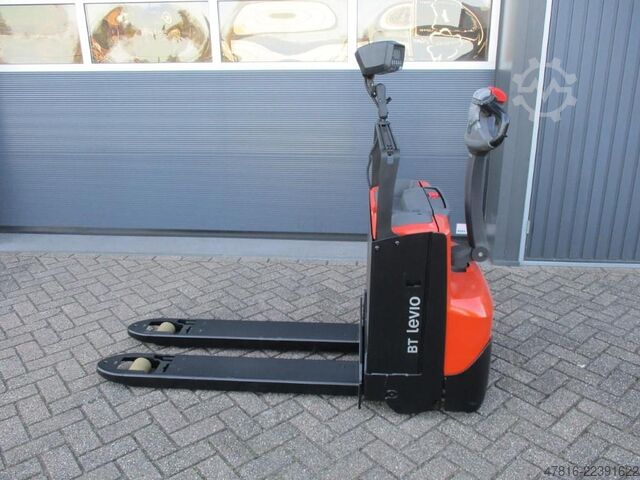 Pallet truck TOYOTA LWE160