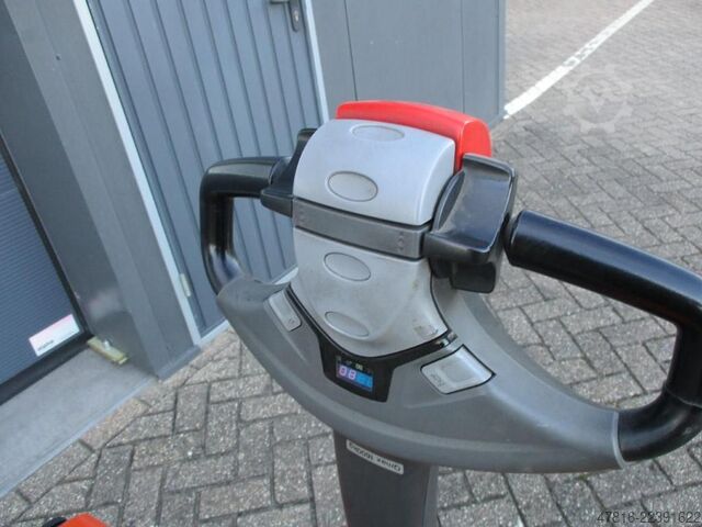 Pallet truck TOYOTA LWE160