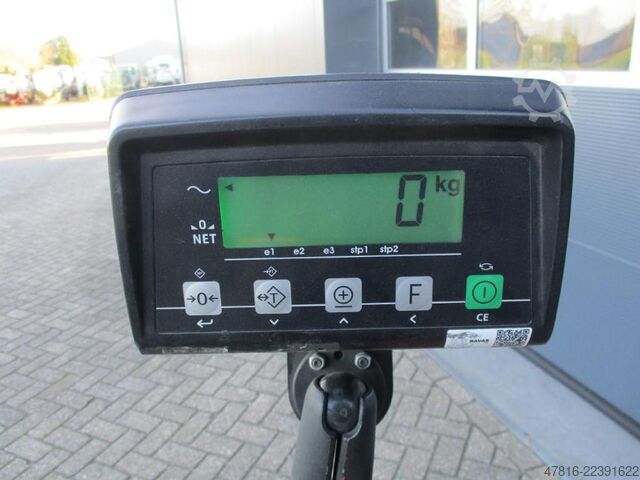 Pallet truck TOYOTA LWE160