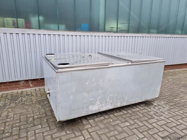 Stainless steel container with insulation  