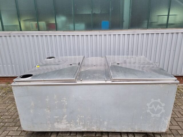 Stainless steel container with insulation  