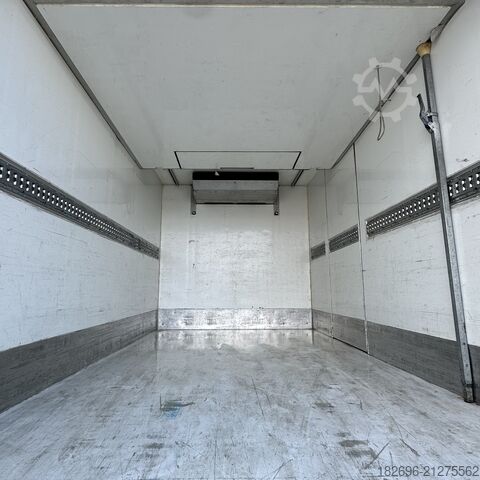 LKW mit Pritsche & Plane Mercedes-Benz Atego 818