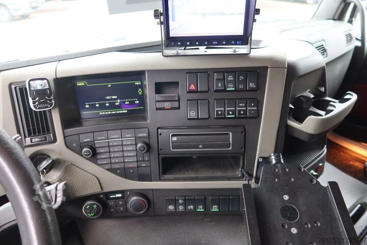 Koffer Volvo FM Volvo FM 420 6x2 Stuur-As L.Z.V uitvoering