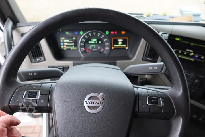 Koffer Volvo FM Volvo FM 420 6x2 Stuur-As L.Z.V uitvoering