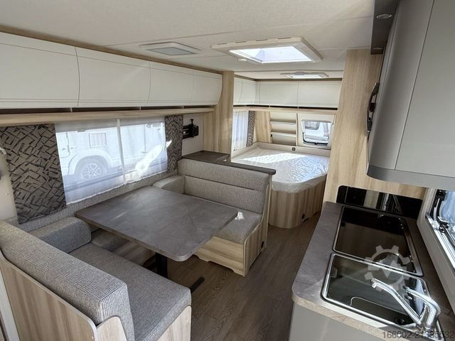 Wohnwagen HOBBY De Luxe 560 KMFe 3-er Etagenbett 2.000 kg