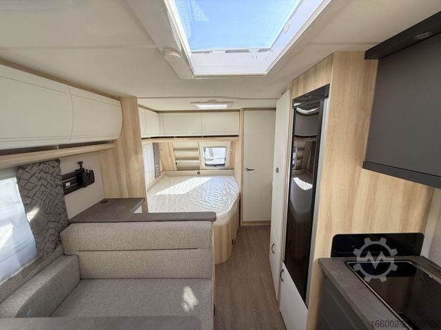 Wohnwagen HOBBY De Luxe 560 KMFe 3-er Etagenbett 2.000 kg