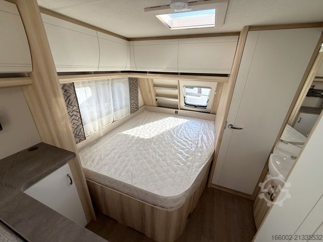 Wohnwagen HOBBY De Luxe 560 KMFe 3-er Etagenbett 2.000 kg