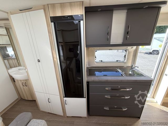 Wohnwagen HOBBY De Luxe 560 KMFe 3-er Etagenbett 2.000 kg