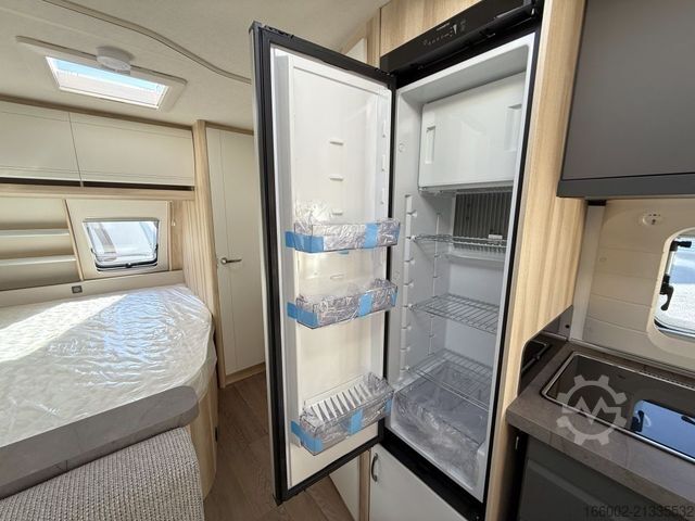 Wohnwagen HOBBY De Luxe 560 KMFe 3-er Etagenbett 2.000 kg