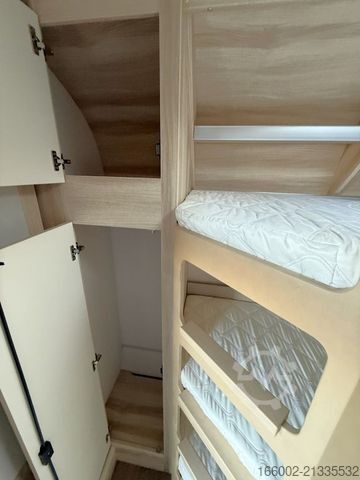 Wohnwagen HOBBY De Luxe 560 KMFe 3-er Etagenbett 2.000 kg