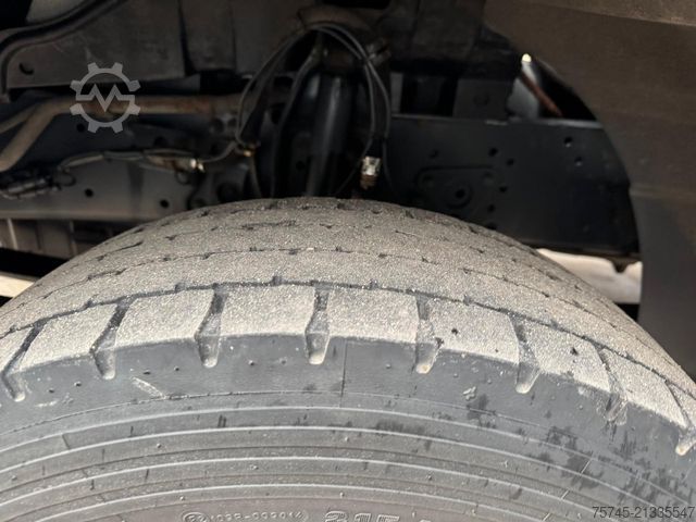 LKW mit Kofferaufbau MERCEDES-BENZ ATEGO 818 * ANFAHUNFALL * MOTOR LÄÜFT *