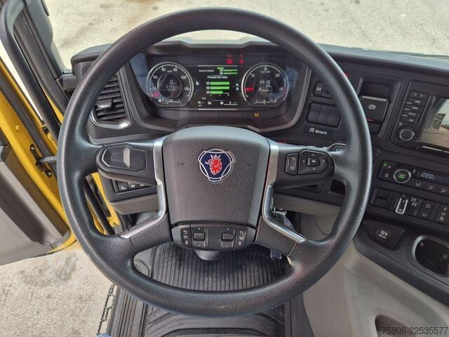 Flatbed truck Scania P