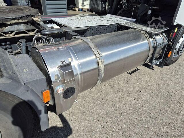 Standard tractor unit Iveco S-WAY