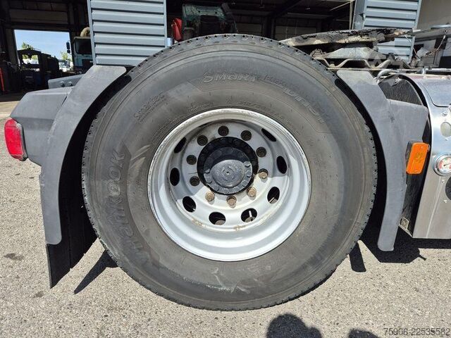 Standard tractor unit Iveco S-WAY