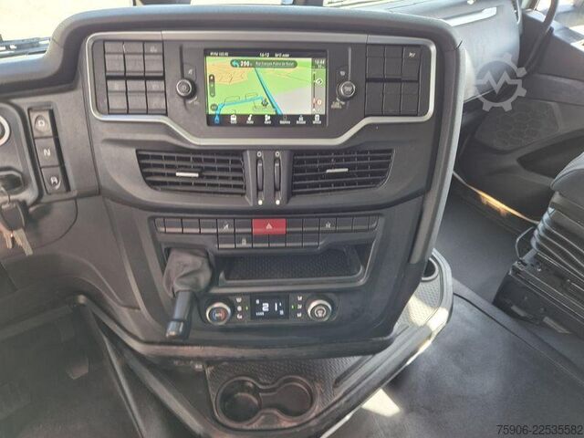 Standard tractor unit Iveco S-WAY