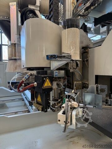 CNC Bearbeitungszentrum (5-Achs) Morbidelli P 200
