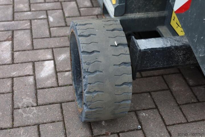 Scissor lift Holland Lift Ecostar HL-7814 Electric, 10m Working Height, 450k