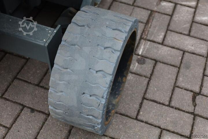 Scissor lift Holland Lift Ecostar HL-7814 Electric, 10m Working Height, 450k