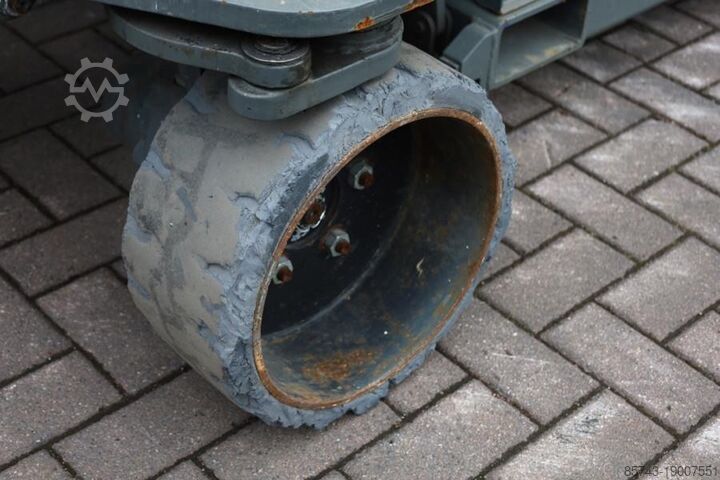 Scissor lift Holland Lift Ecostar HL-7814 Electric, 10m Working Height, 450k