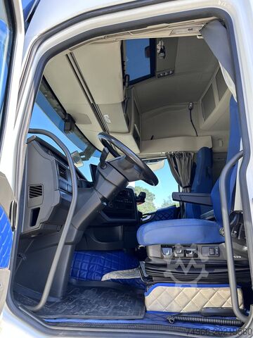 Standard SZM Volvo VOLVO 460 GLOBE DIESEL/LNG 4X2