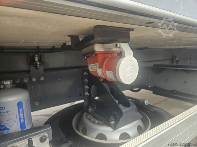 Multi-temperature refrigerated truck RENAULT D19 WIDE 280 -E6 - MULTITEMP.