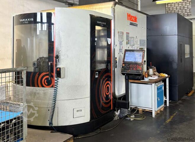 Universal-Bearbeitungszentrum Mazak VARIAXIS i-700