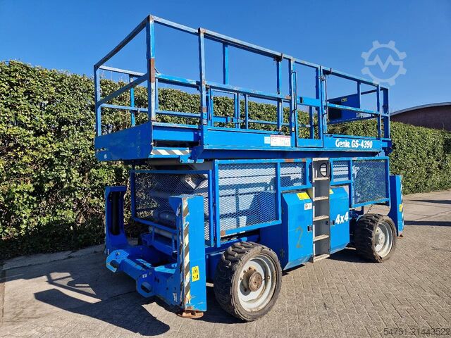 Scherenhebebühne Genie GS-4390 (15,5 mtr werkhoogte)