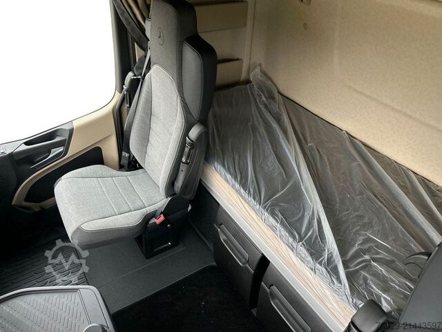 Flatbed truck with tarp Mercedes-Benz ACTROS