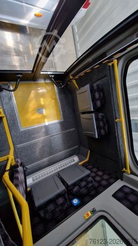 Kleinbus MERCEDES-BENZ Sprinter 517 Heckniederflur Vorlauffahrzeug