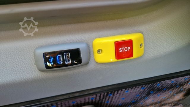 Minibus MERCEDES-BENZ Sprinter 517 Heckniederflur Vorlauffahrzeug