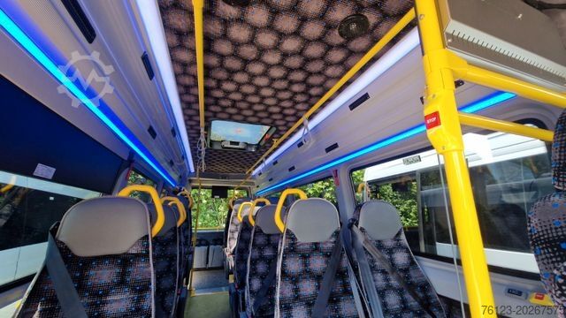 Kleinbus MERCEDES-BENZ Sprinter 517 Heckniederflur Vorlauffahrzeug