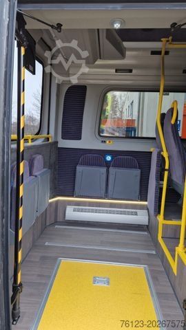 Minibus MERCEDES-BENZ Sprinter 517 Heckniederflur Vorlauffahrzeug