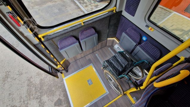 Minibus MERCEDES-BENZ Sprinter 517 Heckniederflur Vorlauffahrzeug