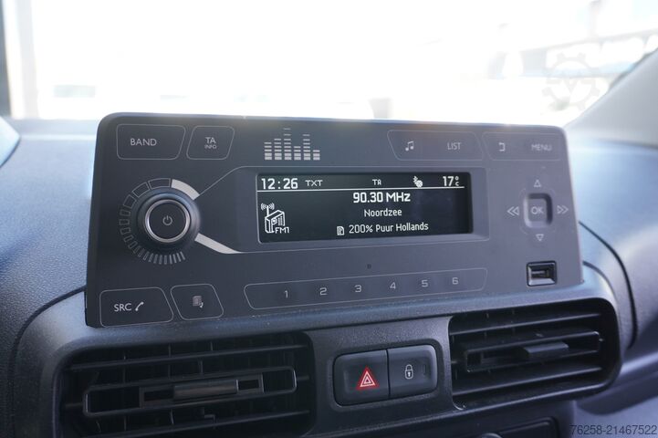 Panel van Peugeot Partner 1.2 Benzine EURO 6 - Airco - Carkit - P...