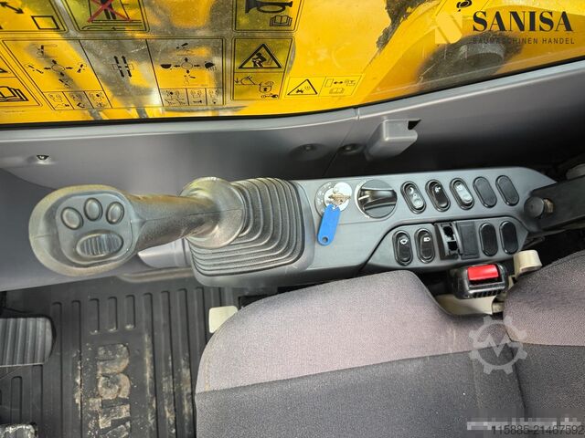 Chain excavator Komatsu PC 210 LC-11/OilQuick 70-55/2xLöffel/ZSA