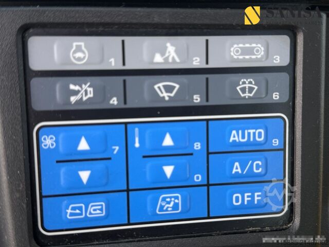 Chain excavator Komatsu PC 210 LC-11/OilQuick 70-55/2xLöffel/ZSA