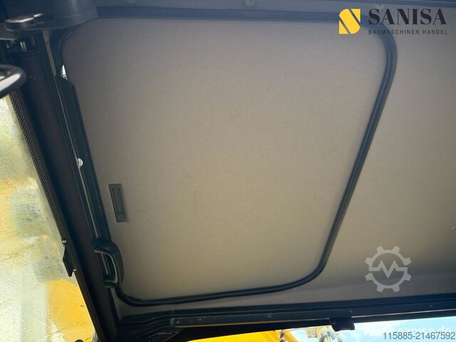 Chain excavator Komatsu PC 210 LC-11/OilQuick 70-55/2xLöffel/ZSA