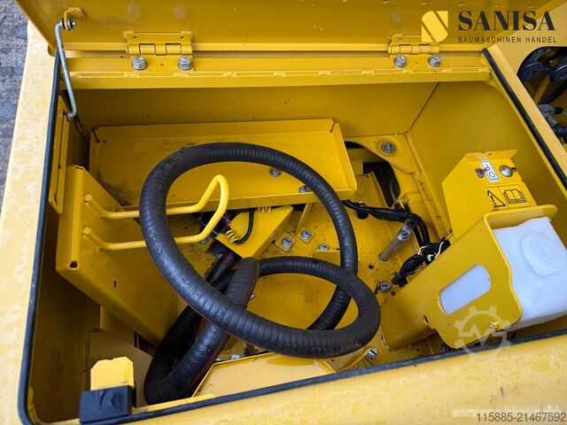 Chain excavator Komatsu PC 210 LC-11/OilQuick 70-55/2xLöffel/ZSA