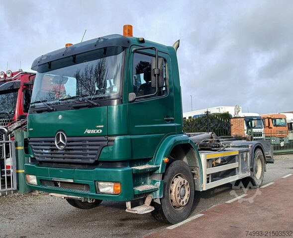 Roll-off tipper truck Mercedes Atego met containersysteem