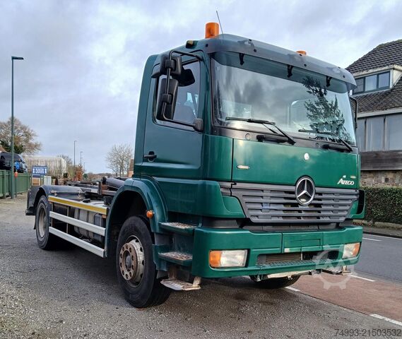 Roll-off tipper truck Mercedes Atego met containersysteem