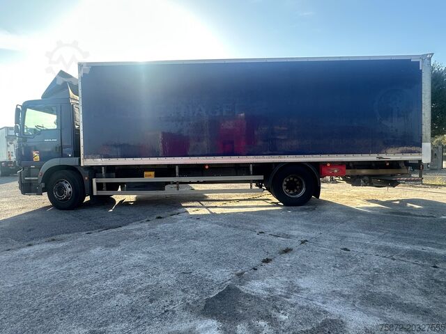 Box truck MAN TGM 16.250 EURO 6 16T FURGON