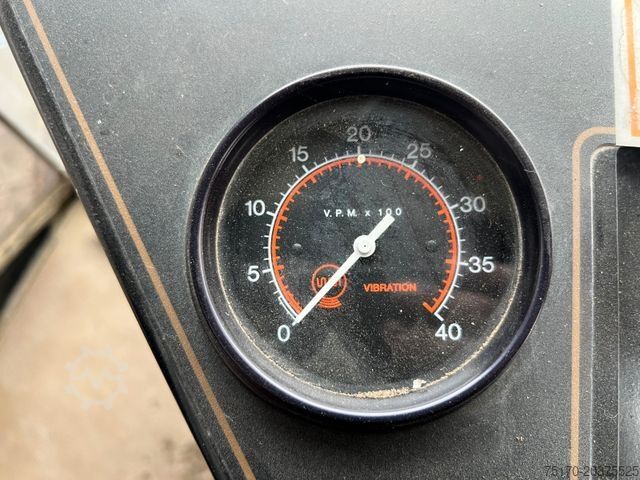 Walzenzug CATERPILLAR CS 433C Walze / 3804 h