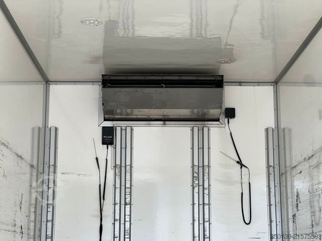 Refrigerated truck MERCEDES-BENZ Antos 1830 L Kühlkoffer Thermo King LBW